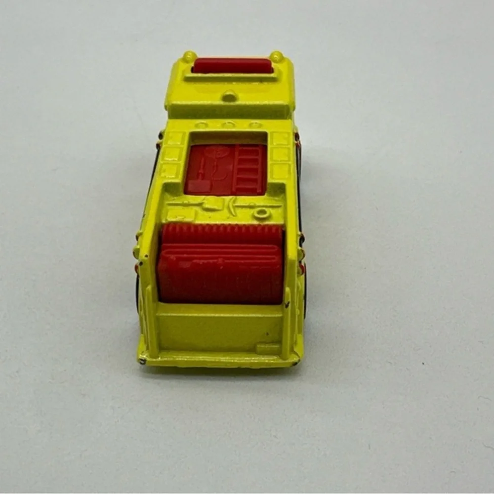 Hot Wheels - FIRE-EATER, FIRE-TRUCK, Flyin' Colors, 7-Spokes, Malaysia Base 1976